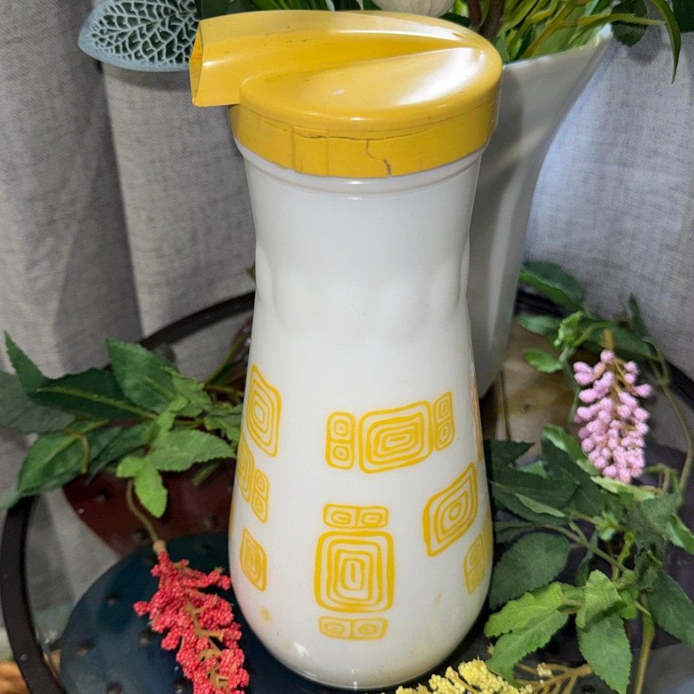 Hazel Atlas Milk Glass Pour Pitcher - Picture 5 of 5